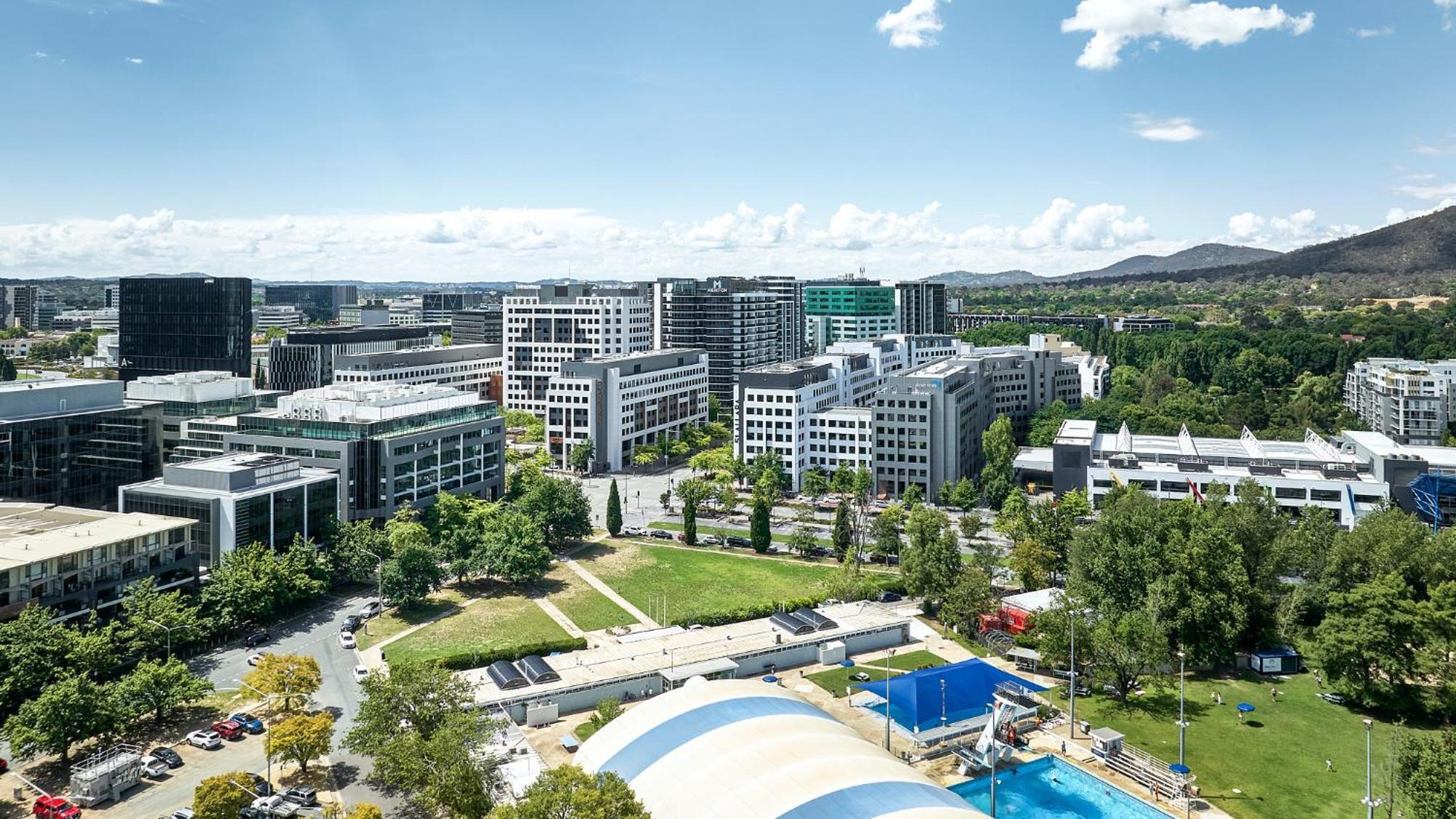 Meriton Suites แคนเบอร์รา ภายนอก รูปภาพ Aerial view of the campus