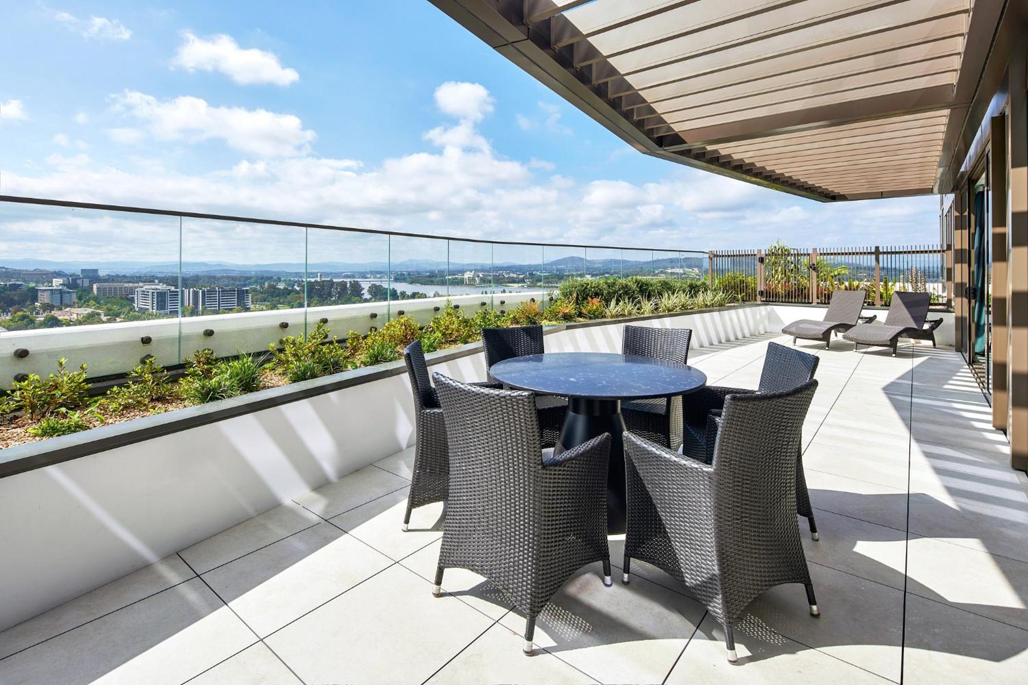Meriton Suites แคนเบอร์รา ภายนอก รูปภาพ The rooftop garden