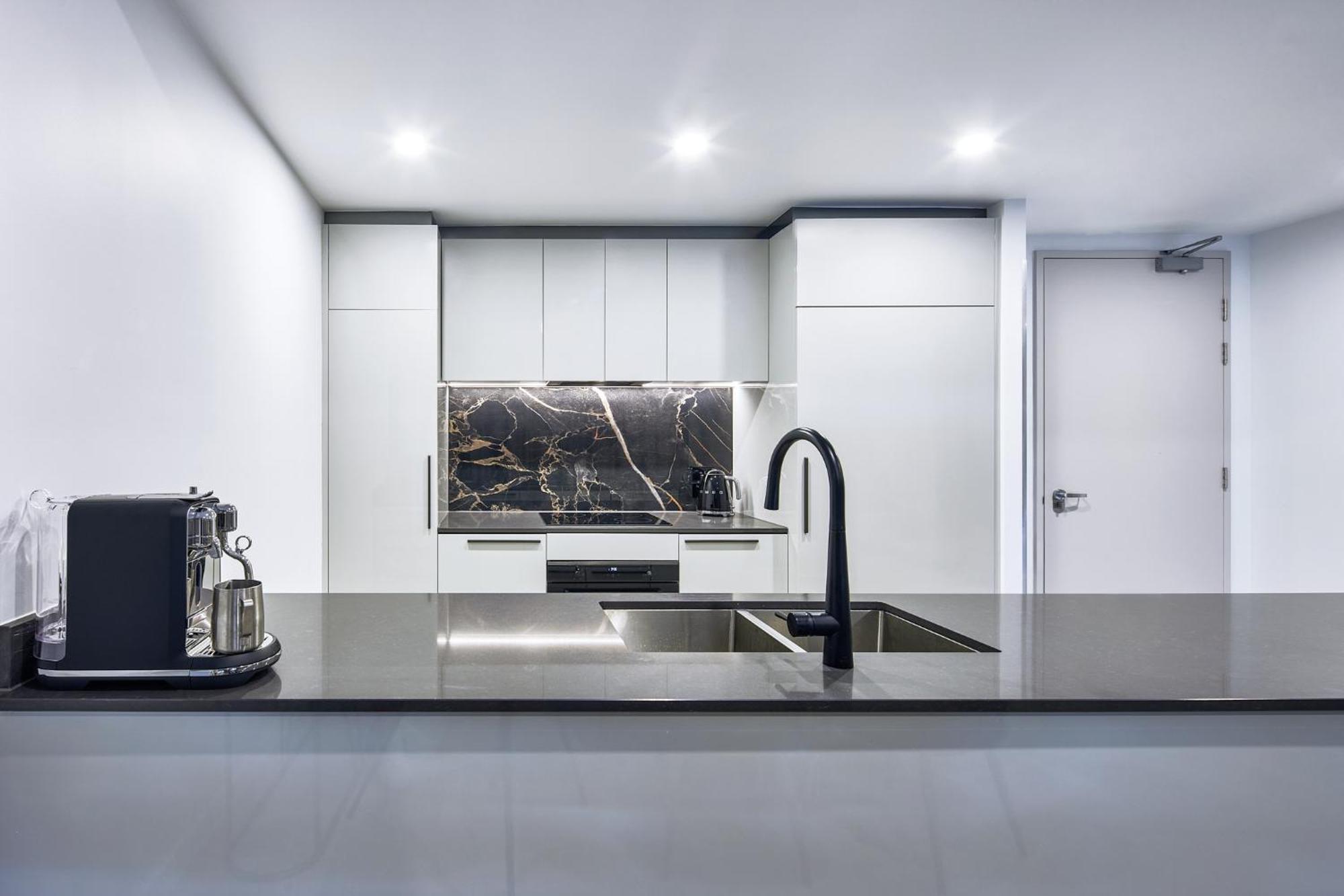 Meriton Suites แคนเบอร์รา ภายนอก รูปภาพ A kitchen