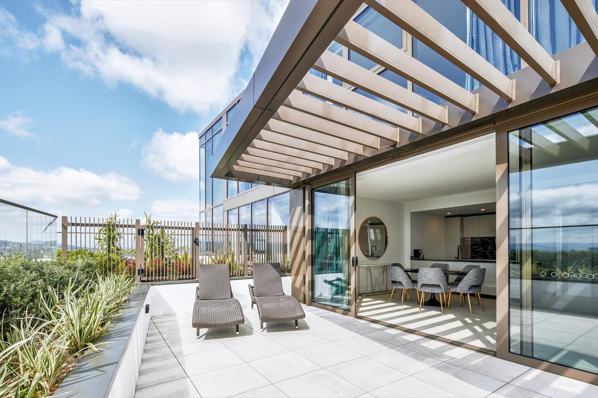 Meriton Suites แคนเบอร์รา ภายนอก รูปภาพ The rooftop terrace