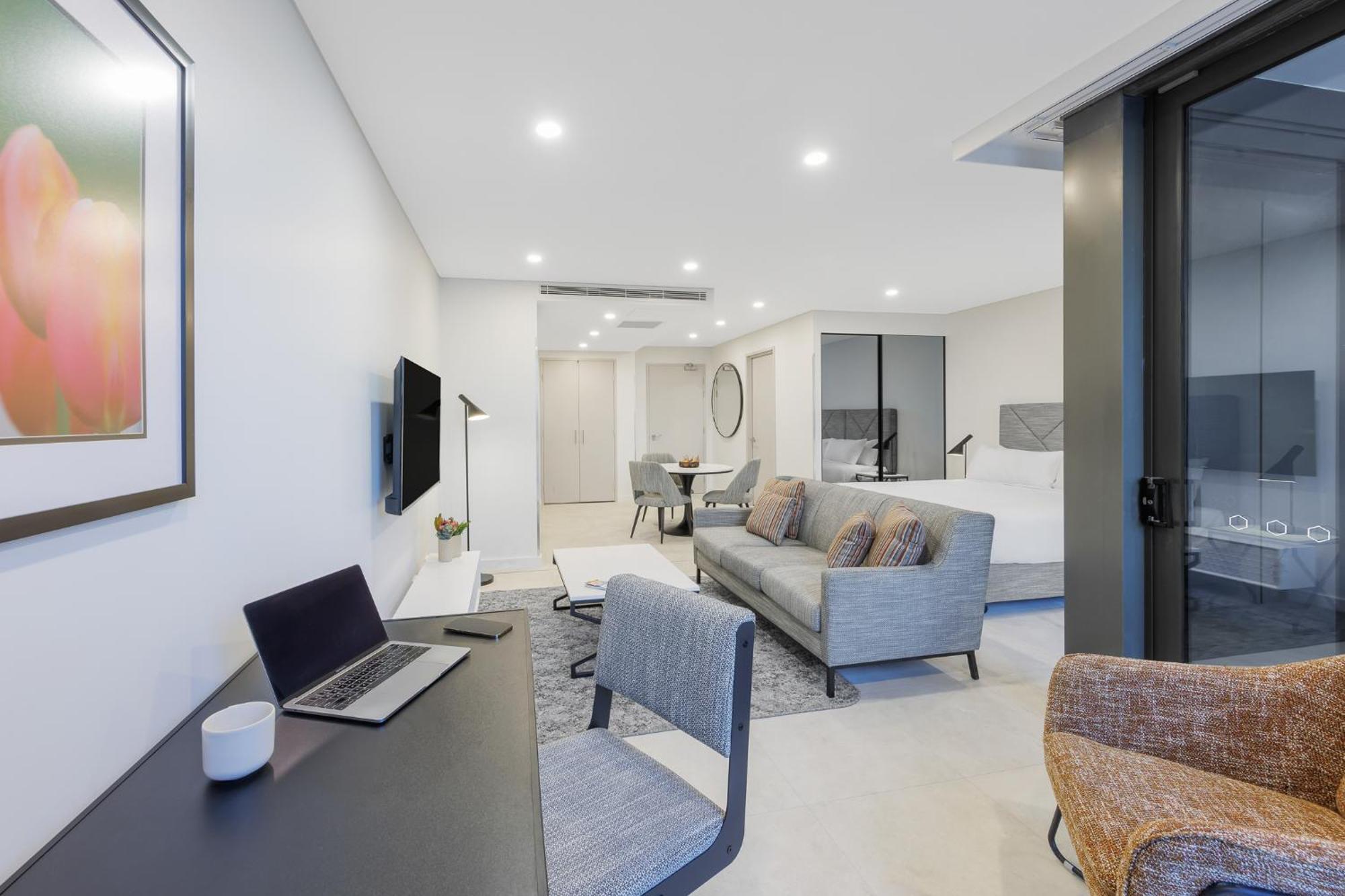 Meriton Suites แคนเบอร์รา ภายนอก รูปภาพ A typical apartment interior