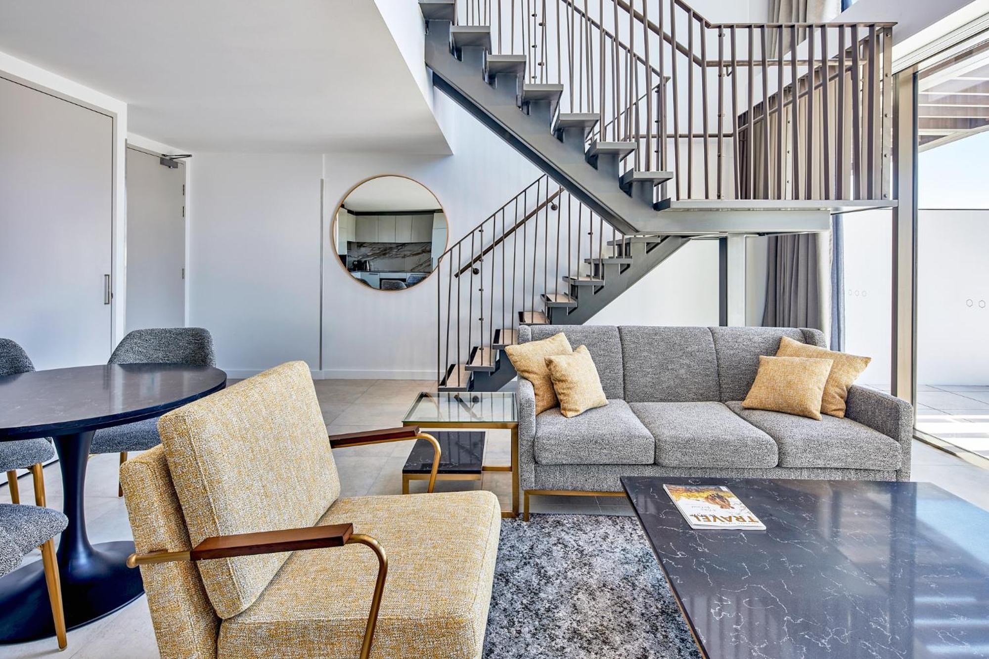 Meriton Suites แคนเบอร์รา ภายนอก รูปภาพ Interior of a home in the neighborhood